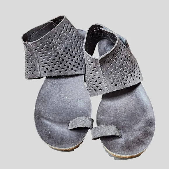 Pedro Garcia Venus Perforated Ankle Cuff Sandals - Picture 2 of 9